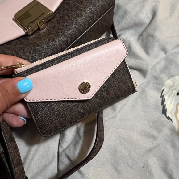 Beautiful micheal kors purse & wallet set - Picture 7 of 13